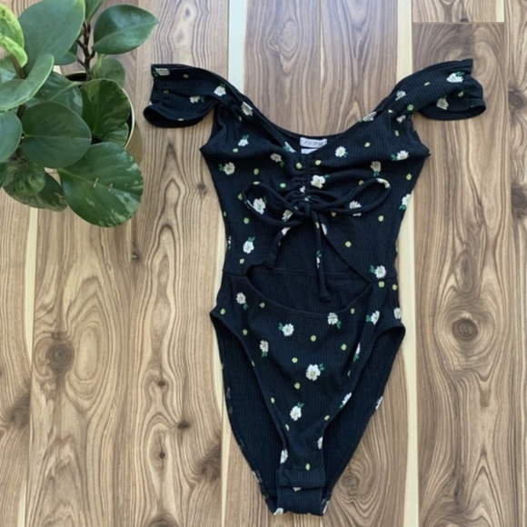 UO / OUT FROM UNDER | beatrice cut out body suit - Picture 2 of 5